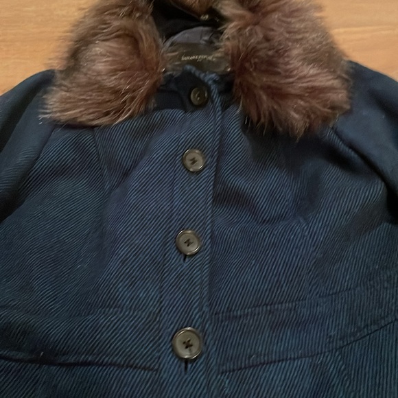 Banana Republic Fur Collared Coat. - Picture 4 of 8